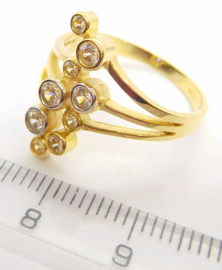 Klenoty Budín Mohutný zlatý prsten se zirkony 585/3,65gr vel. 59 HK1014B