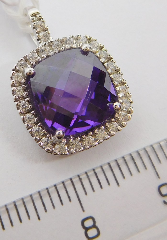 Klenoty Budín Dámský stříbrný přívěsek se zirkony a fialovým ametystem 925/1000 MM12