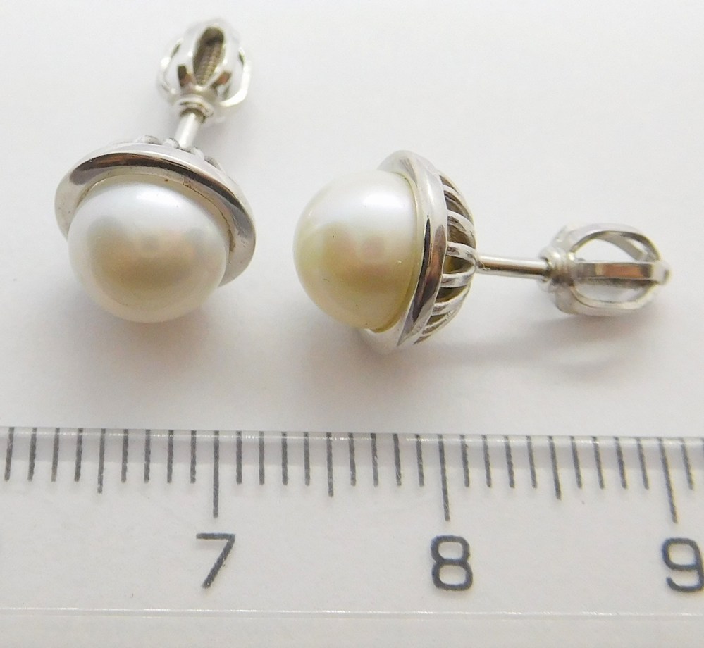 Klenoty Budín Dámské peckové zlaté náušnice s bílými perlami na šroubek 585/3,08gr HK2143