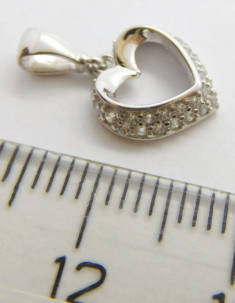 Klenoty Budín Zlaté srdíčko - zlatý přívěsek z bílého zlata se zirkony 585/0,80gr HK3174