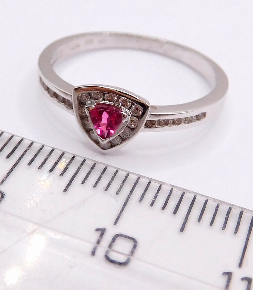 Klenoty Budín Diamantový mohutný zásnubní prsten se turmalínem 585/1,67g vel.53 SKLADEM J-24573 / D006