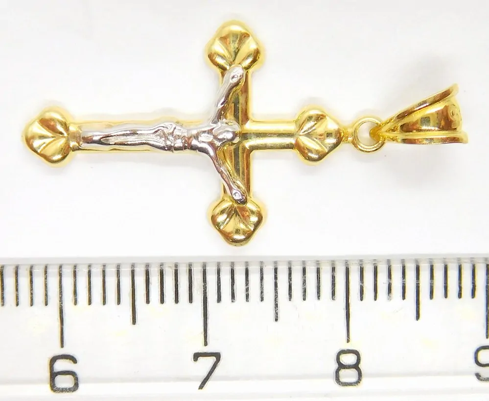 Klenoty Budín Zlatý gravírovaný přívěsek z bílého a žlutého zlata křížek 585/0,83gr 01658