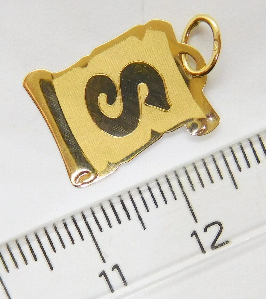 Klenoty Budín Zlatý přívěsek na pergamenu s gravírováním - písmenko S 585/0,45gr GUPYN-58041