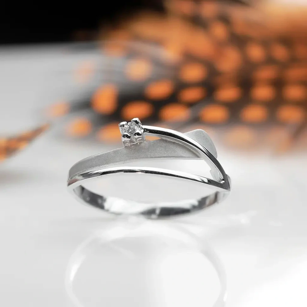 Klenoty Budín Diamantový zlatý prsten z bílého zlata s diamantem J-37182