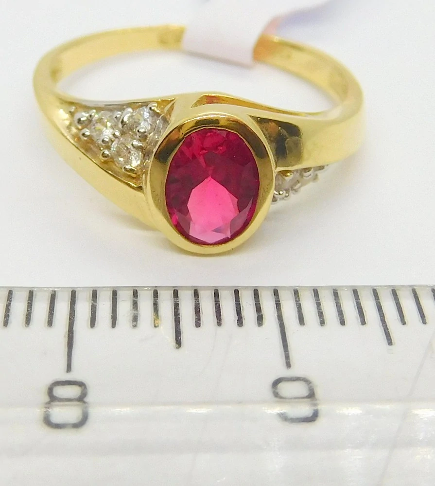 Klenoty Budín Zásnubní dámský zlatý prsten s velkým červeným rubínem a zirkony  585/2,45gr vel. 55 HK1203