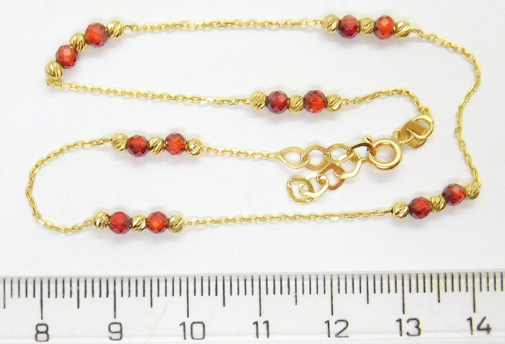Klenoty Budín Dámský gravírovaný zlatý náramek na nohu s červenými rubíny 585/2,08gr 26-28,50cm HK7113