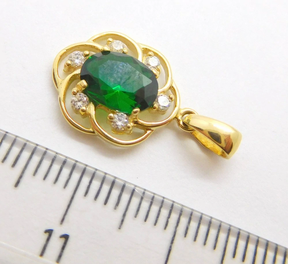 Klenoty Budín Mohutný zlatý přívěsek se zeleným smaragdem a zirkony 585/1,34gr HK3234