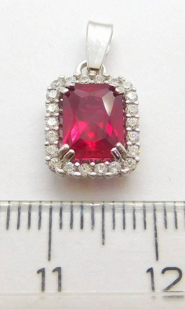 Klenoty Budín Mohutný zlatý přívěsek z bílého zlata s červeným rubínem a zirkony 585/1,49gr HK3233