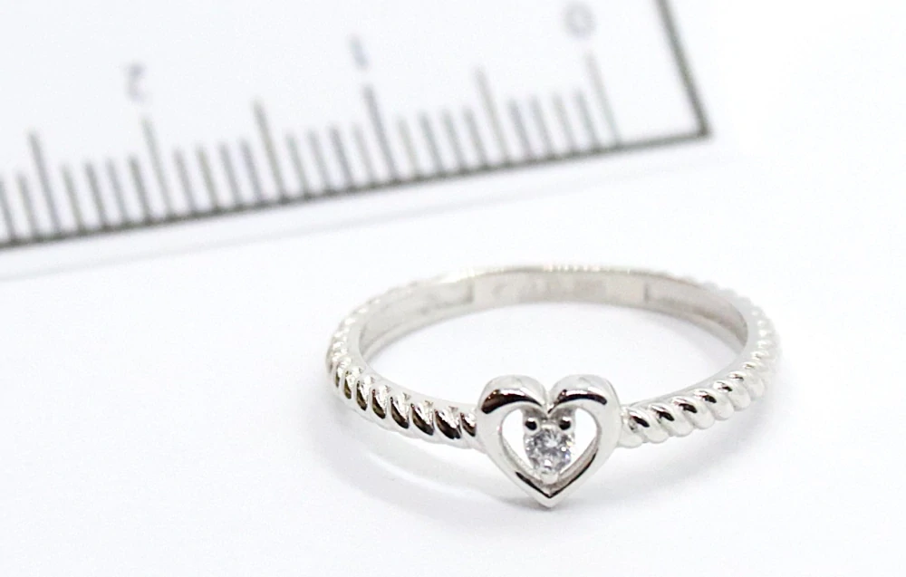 Klenoty Budín Dámský zásnubní srdíčkový prsten z bílého zlata se zirkonem 585/1,15gr vel. 50 HK1252