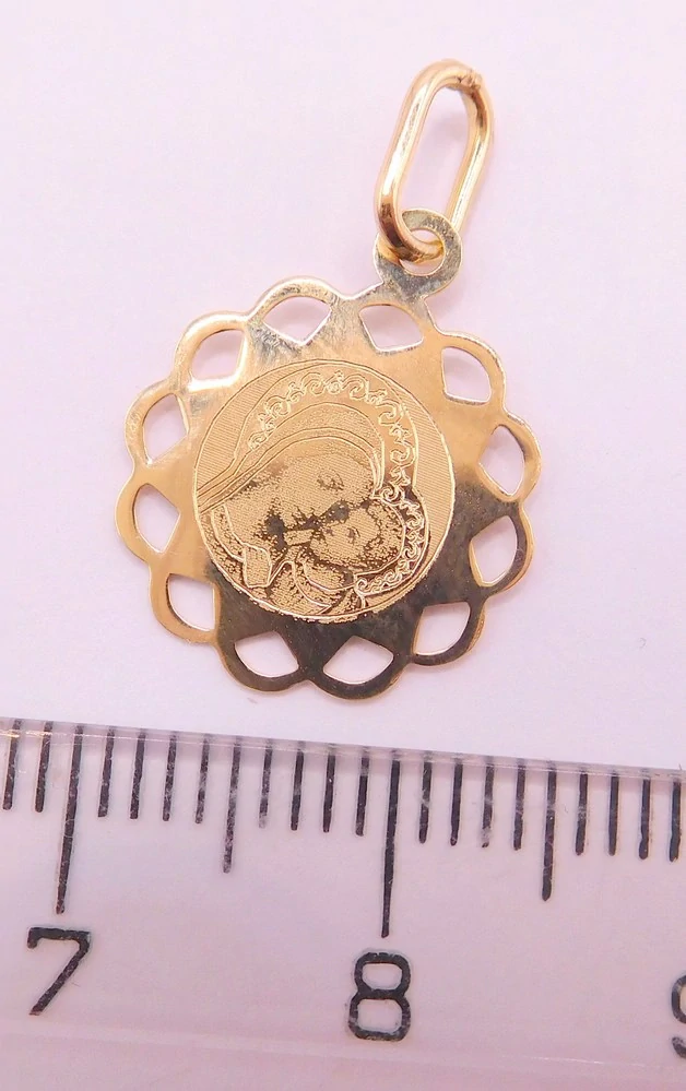 Klenoty Budín Dámský zlatý přívěsek s gravírováním madonka s dítětem 585/0,49gr HK3275