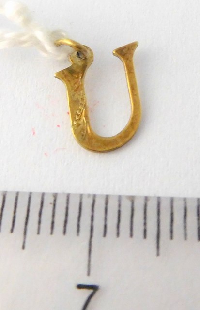 Klenoty Budín Zlatý přívěsek - zlaté gravírované písmenko "U" s jedním zirkonem 585/0,24g F998