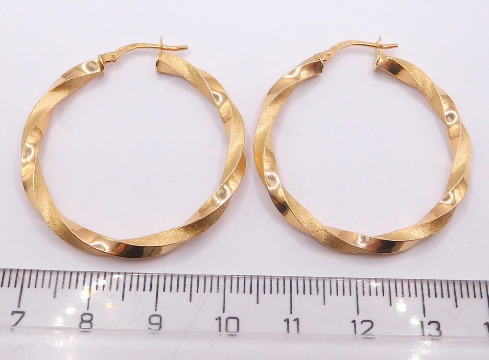 Klenoty Budín Dámské kruhové gravírované zlaté náušnice 3,5cm 585/2,76gr HK2421