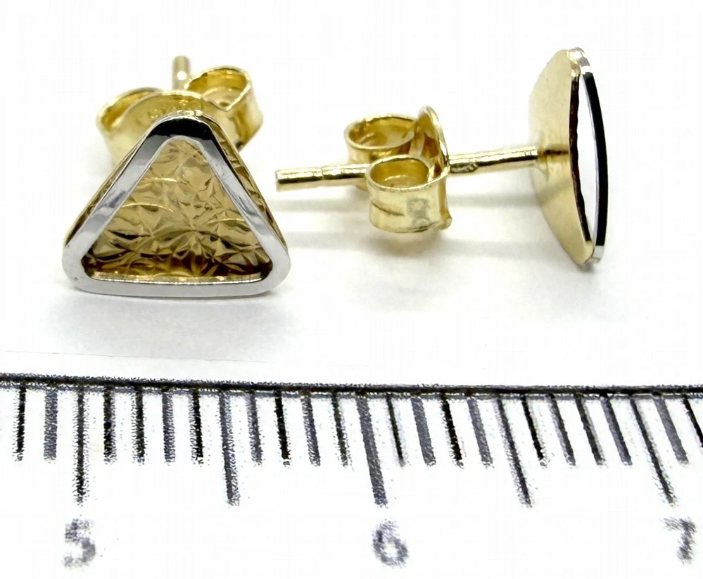 Klenoty Budín Dámské peckové gravírované náušnice z bílého a žlutého zlata na puzetku ryz. 585/1,19gr HK2428
