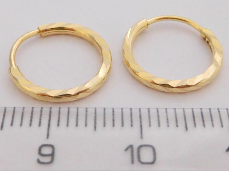 Klenoty Budín Malé gravírované zlaté kruhy ze žlutého zlata (hranaté) - pr. 14mm 585/1,05gr HK2324