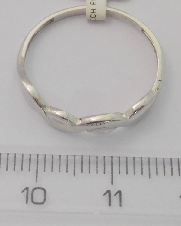 Klenoty Budín Gravírovaný zlatý prsten z bílého zlata vel. 59 585/1,32gr 1161607