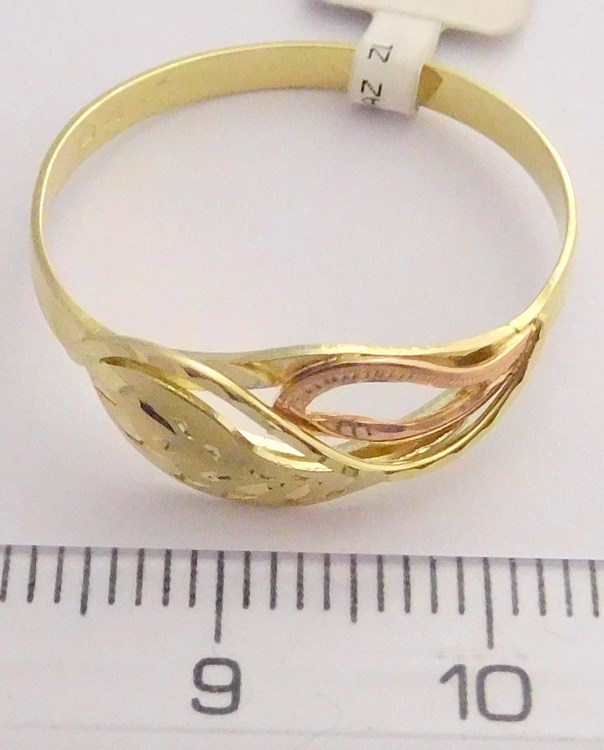 Klenoty Budín Mohutný zlatý prsten s gravírováním 585/1,70gr vel. 58 3210072