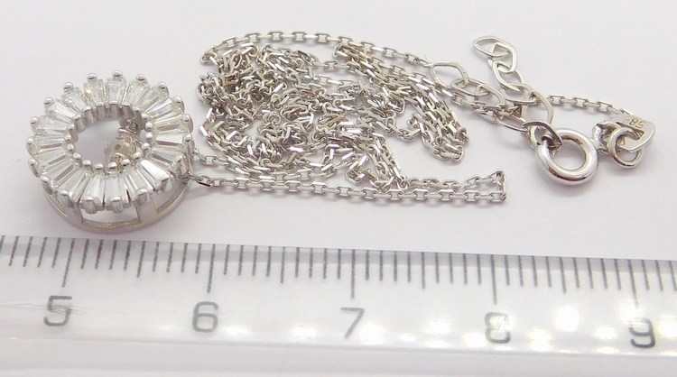 Klenoty Budín Zlatá souprava z bílého zlata s pohybujícím se přívěskem 585/2,80gr 42-45cm HK4003