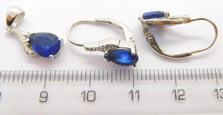 Klenoty Budín Rhodiovaná stříbrná souprava s modrými safíry a zirkony 925/1000 030799400001