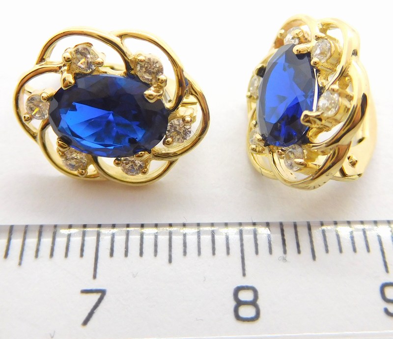 Klenoty Budín Dámské klasické zlaté náušnice s modrými safíry a zirkony 585/2,89gr HK2070