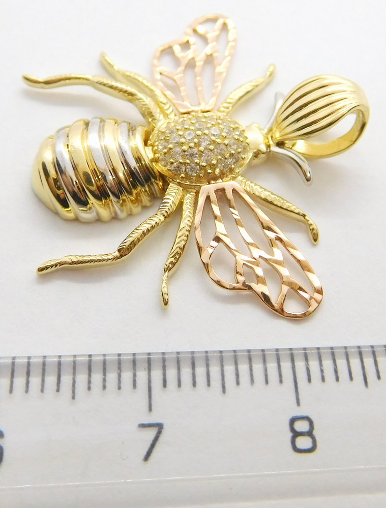 Klenoty Budín Mohutný zlatý přívěsek - včelka ze tří barev zlata 585/2,96gr HK3110