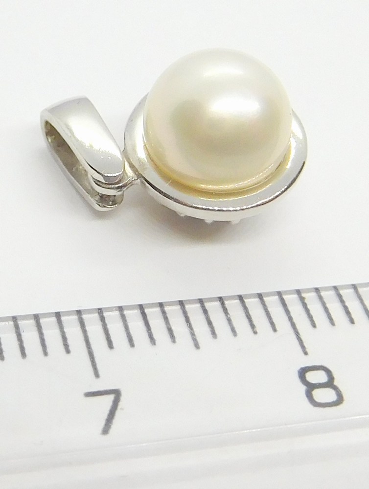 Klenoty Budín Dámské zlatá přívěsek s bílou perlou 585/1,57gr HK3117