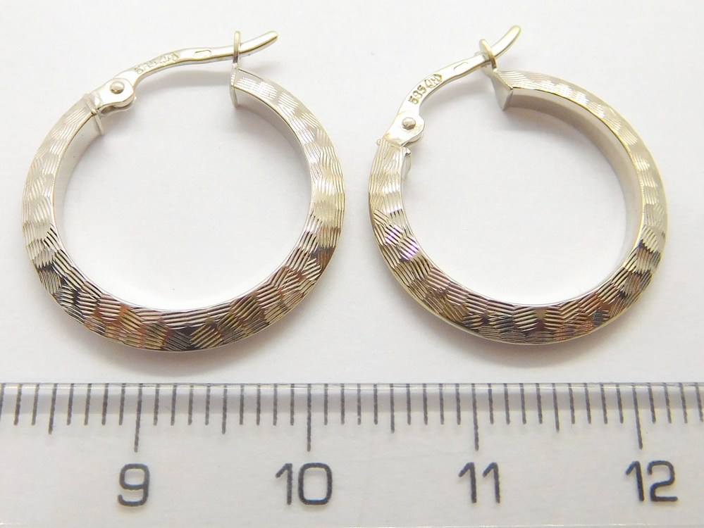 Klenoty Budín Zlaté gravírované náušnice kroužky  z bílého zlata 585/1,69gr HK2157