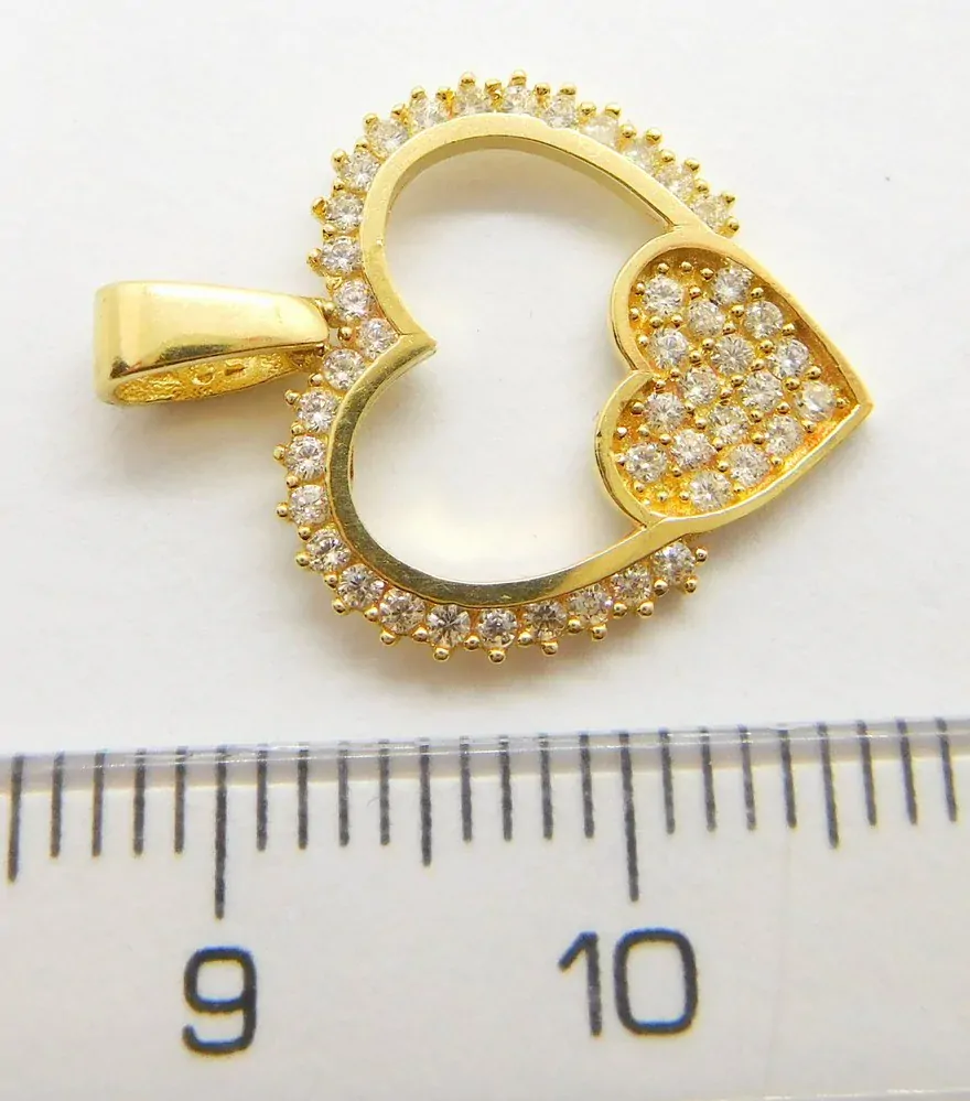 Klenoty Budín Gravírovaný zlatý přívěsek - srdce se zirkony 585/1,14gr GLPYB-33401