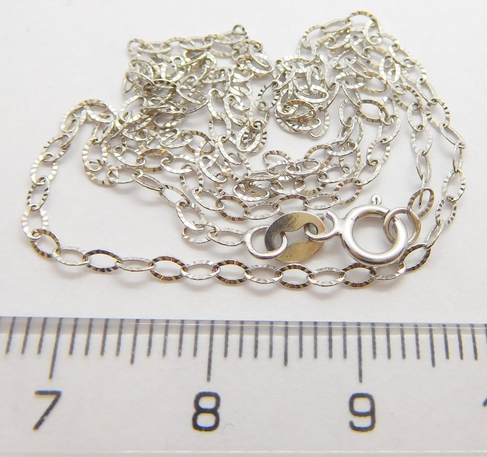 Klenoty Budín Dámský gravírovaný zlatý řetízek z bílého zlata 585/1,07gr 40cm H800