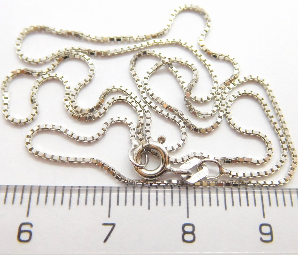 Klenoty Budín Dámský pevný přívěskový zlatý řetízek z bílého zlata VENEZIA 585/1,64gr 50cm HK6292