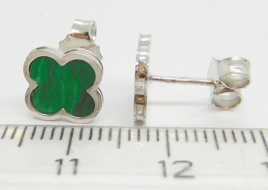 Klenoty Budín Dámské zlaté náušnice z bílého zlata se zeleným smaltem čtyřlístek 585/1,57gr HK2280