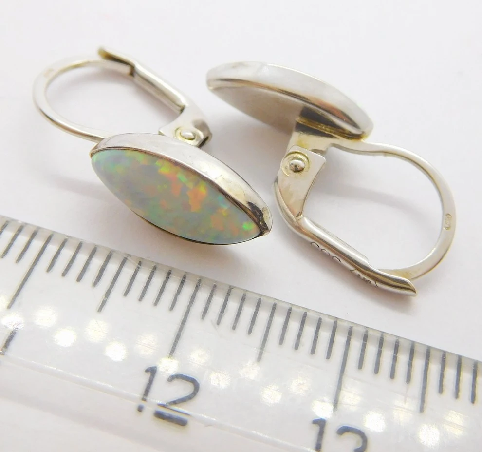 Klenoty Budín Dámské klasické náušnice z blého zlata s bílými opály na patent 585/1,96gr HK2221