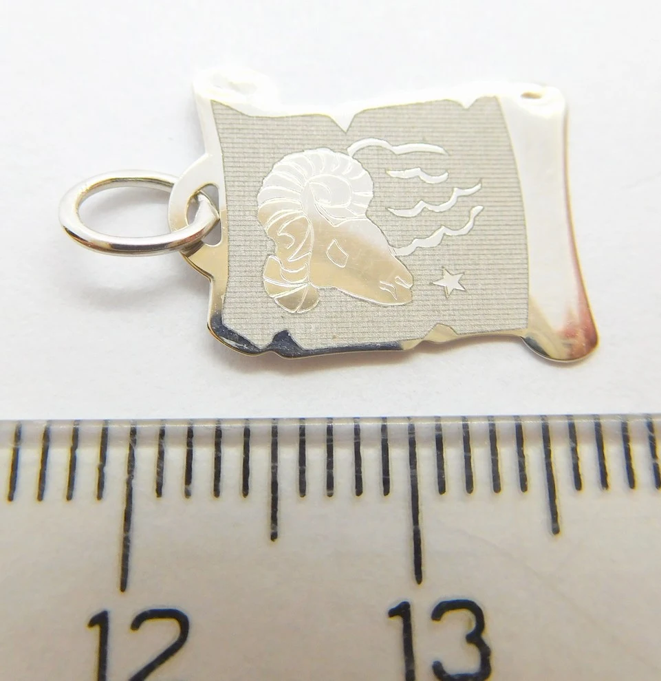 Klenoty Budín Zlatý přívěsek na pergamenu s gravírováním v bílém zlatě - znamení BERAN 585/0,51gr GUPWN-58211 VELKY