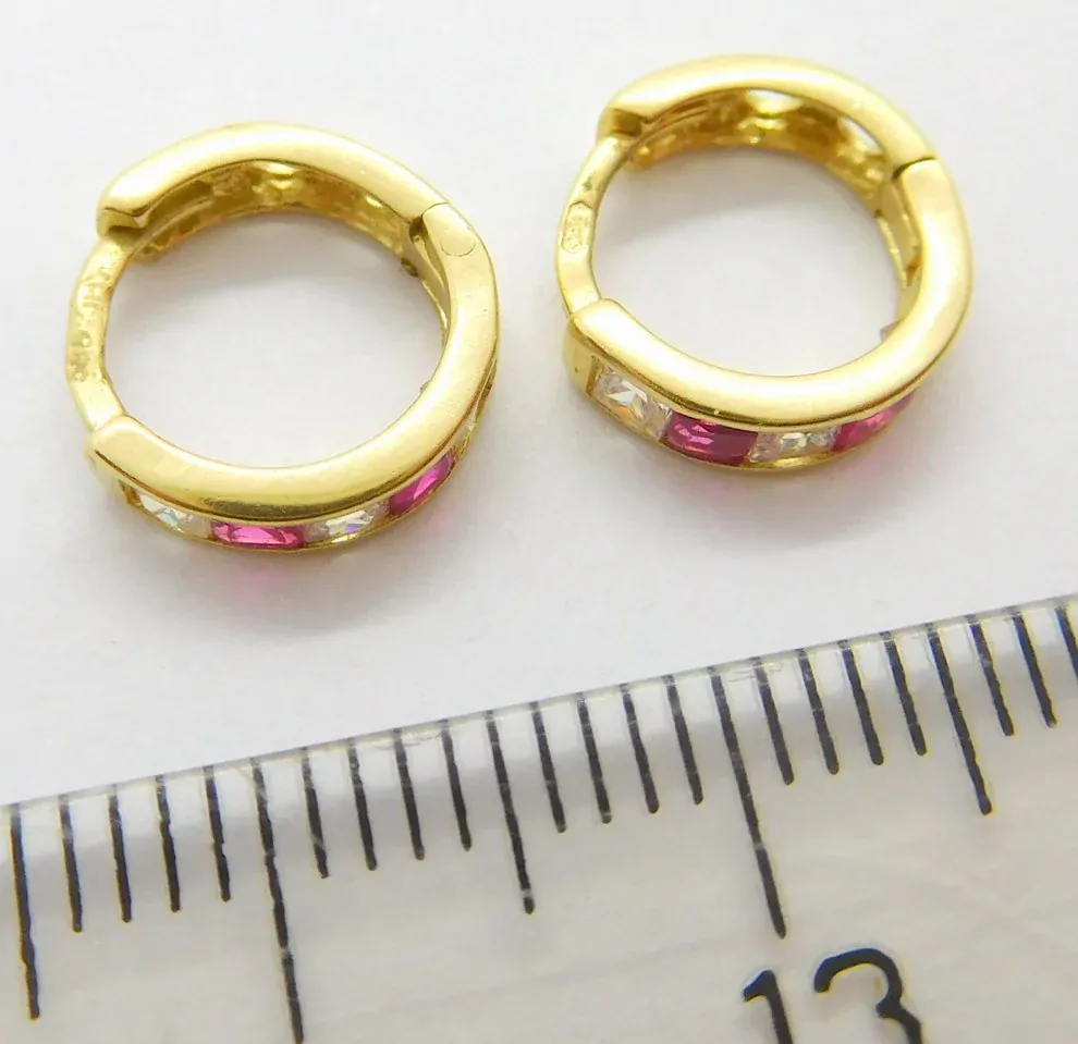 Klenoty Budín Dětské zlaté náušnice kroužky ze žlutého zlata se zirkony a rubíny 585/1,25gr H343