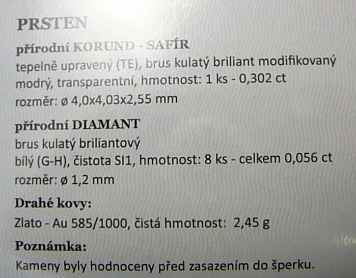 Klenoty Budín Diamantový zásnubní prsten s modrým safírem J-24579-14