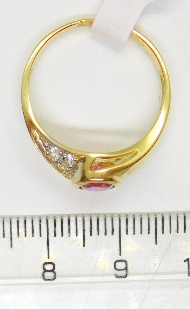 Klenoty Budín Zásnubní dámský zlatý prsten s velkým červeným rubínem a zirkony  585/2,45gr vel. 55 HK1203