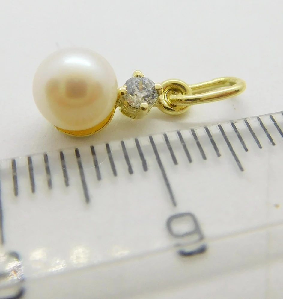 Klenoty Budín Zlatý přívěsek s bílou perlou a zirkonem 585/0,65gr 245040064
