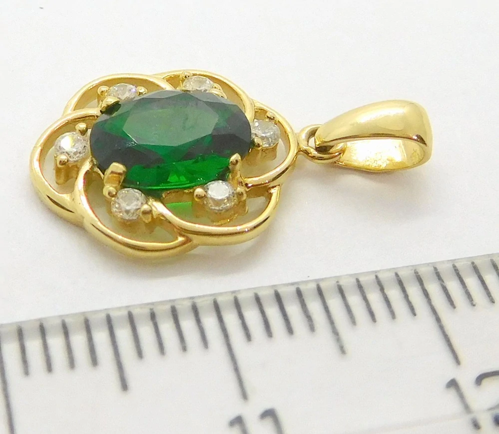 Klenoty Budín Mohutný zlatý přívěsek se zeleným smaragdem a zirkony 585/1,34gr HK3234