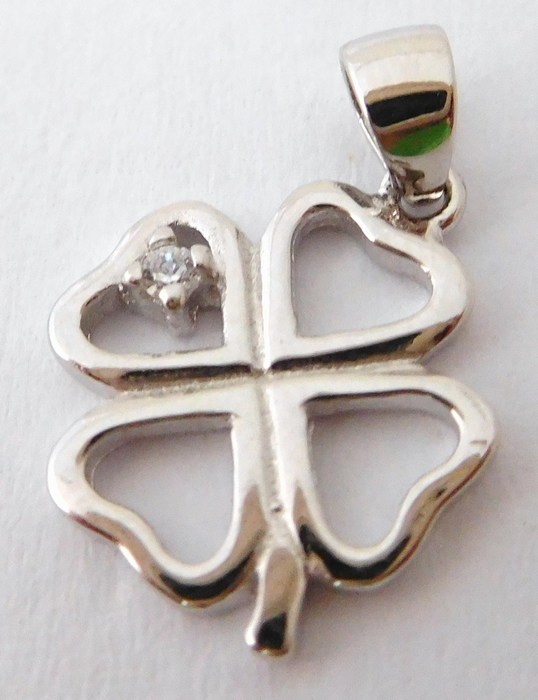 Klenoty Budín Krásný stříbrný přívěšek se zirkony - čtyřlístek 030316200005