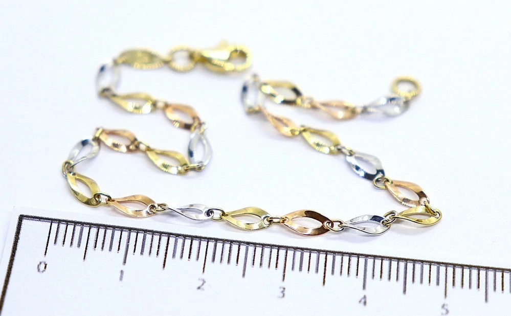 Klenoty Budín Dámský pevný zlatý náramek ze tří barev zlata 19,50cm 585/1,86gr HK7134