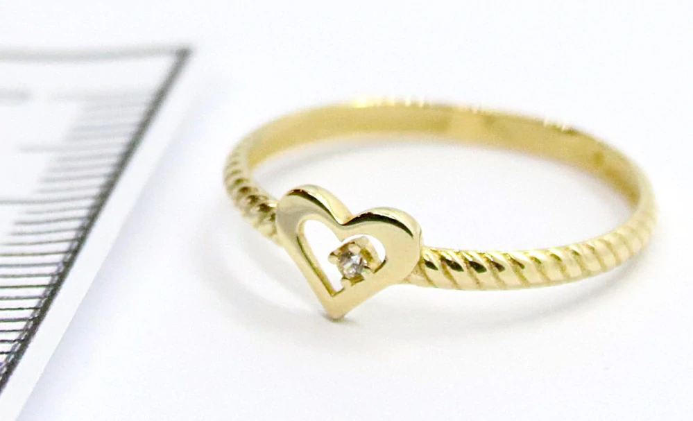 Klenoty Budín Dámský zásnubní srdíčkový prsten ze žlutého zlata se zirkonem 585/0,70gr vel. 50 HK1250