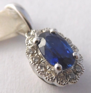 Luxusní diamantový přívěsek z bílého zlata s modrým safírem 585/0,65gr 3870320